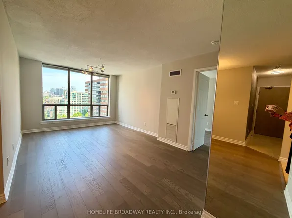 40 Scollard St #1106, Toronto, ON M5R 3S1