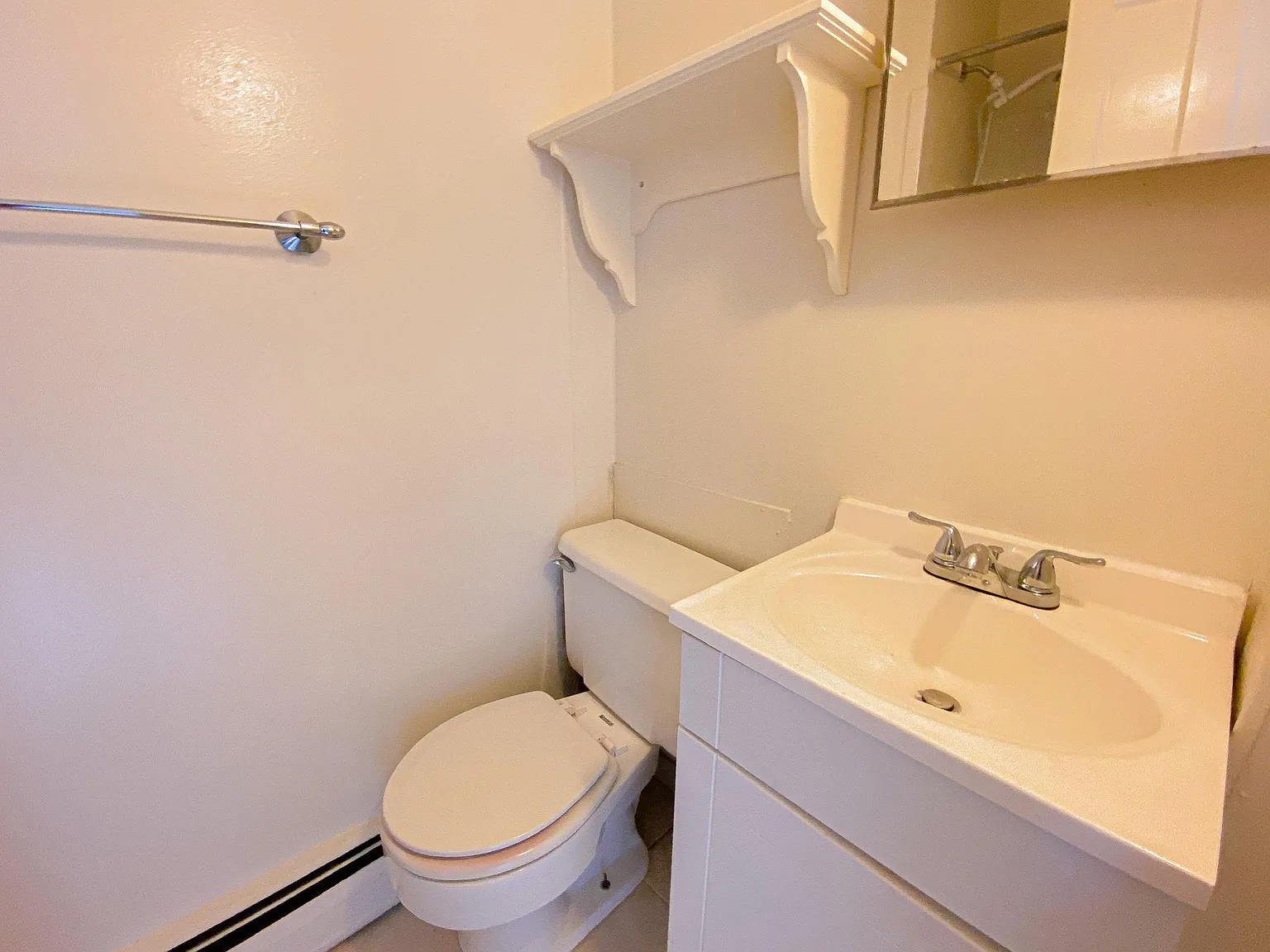1 bed, 700 sqft, $1,015 — Photo 3