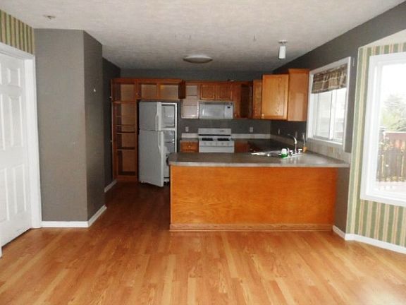 3rd image of 6654 Summer Shores Dr SE