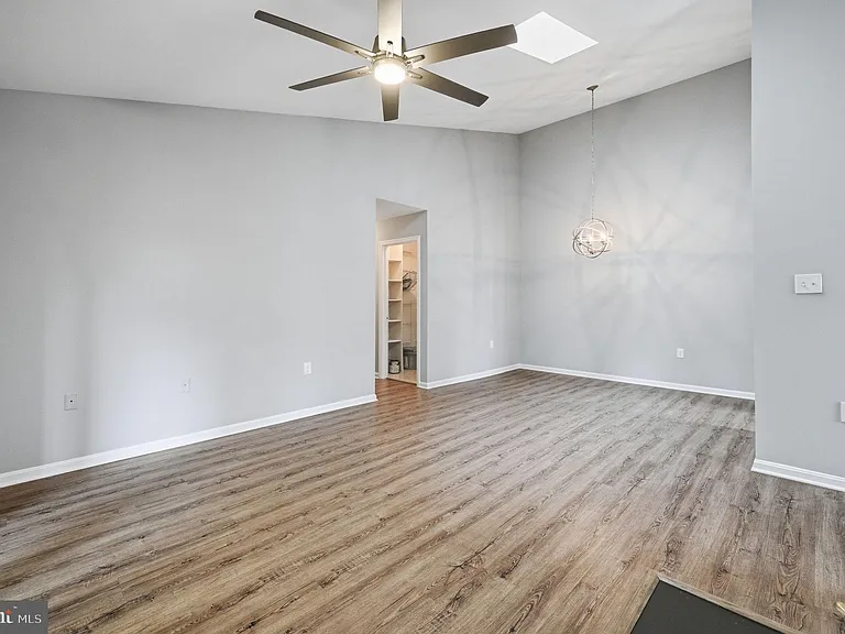 8909 Sugarwood Ln #8909 — Photo 10