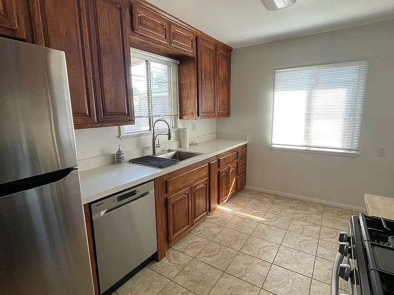 6048 Hardwick St — Photo 8