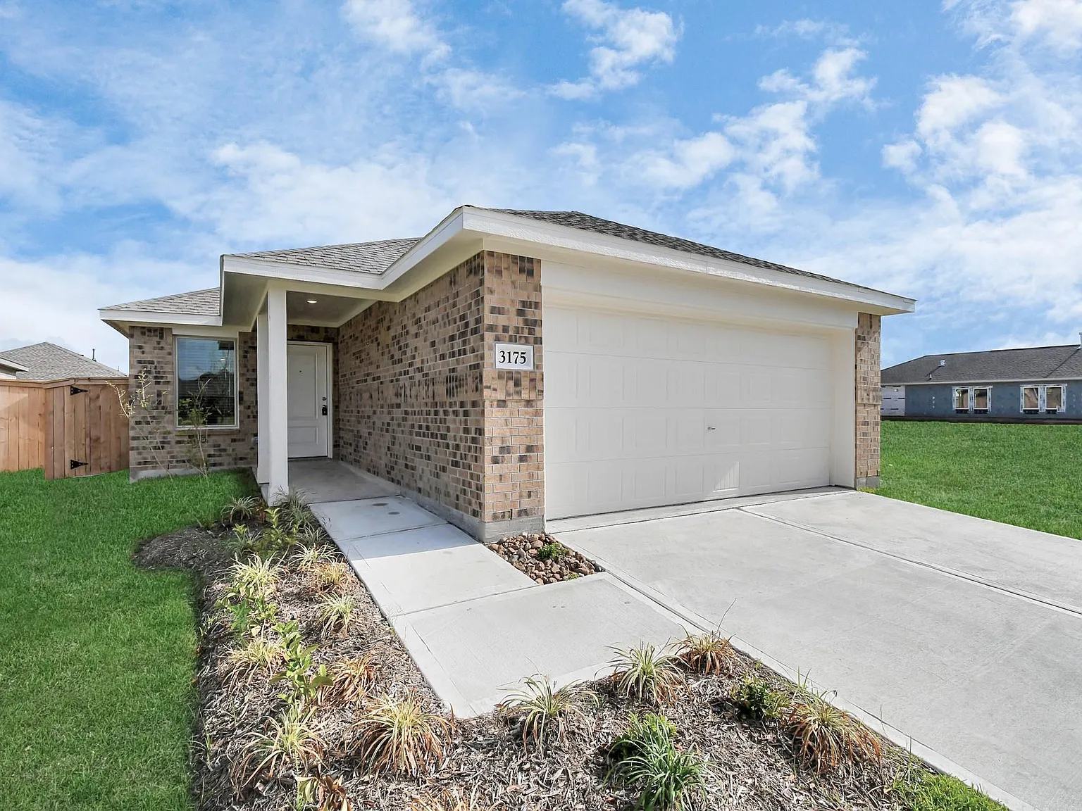 3 bed, 2.0 bath, 1325 sqft, $1,995 — Photo 2