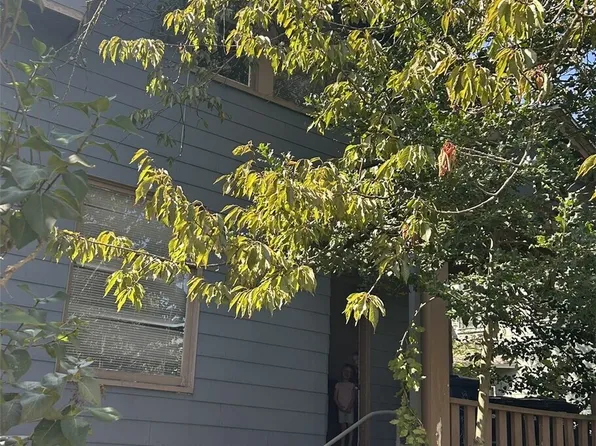 5247 Brooklyn Avenue NE, Seattle, WA 98105