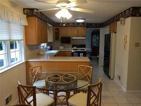 4th image of 534 Bassett Dr