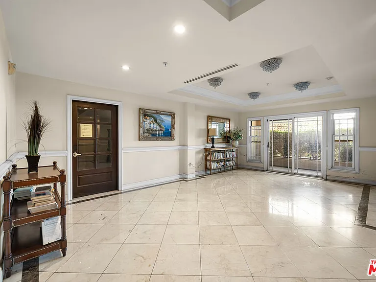 837 Crenshaw Blvd #301 — Photo 8