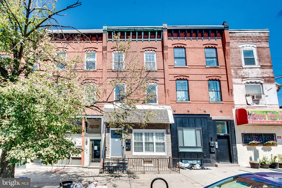 Building Photo - 2905 W Girard Ave #2