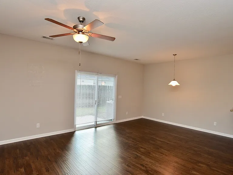 45 Walker Ct — Photo 2
