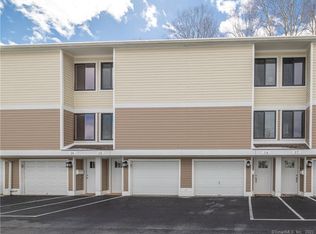 16 Lawson Ln #16, Ridgefield, CT 06877