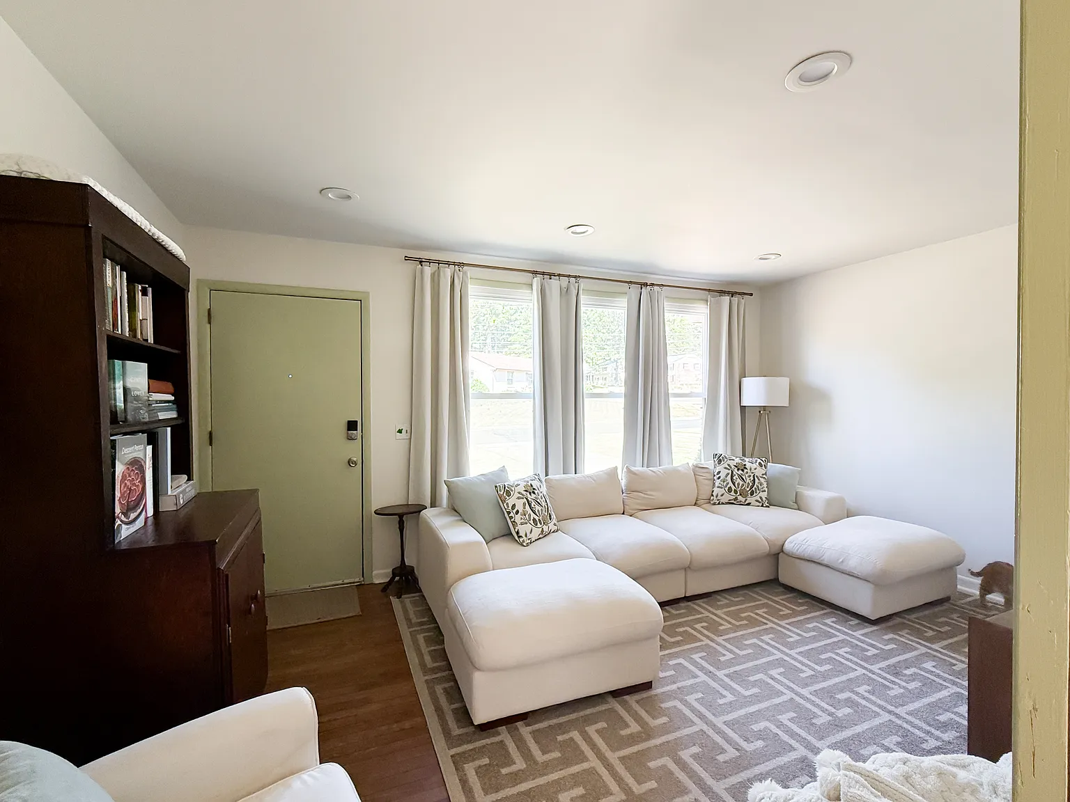 3 bed, 1.5 bath, 1101 sqft, $1,700 — Photo 3