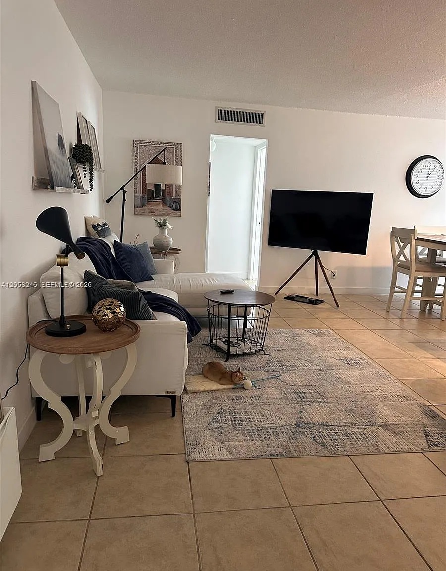 Lsolei At Hallandale Beac — Photo 1