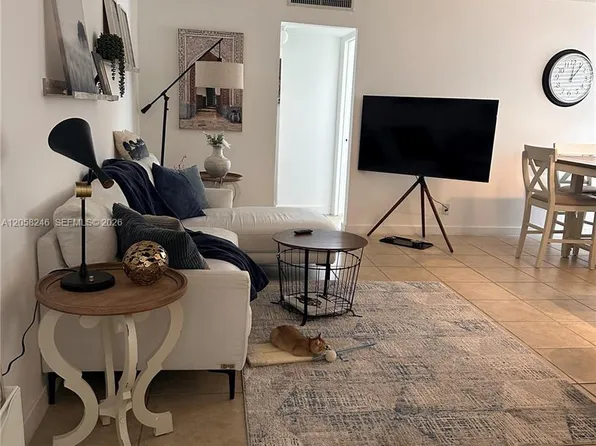 1100 NE 1st Ct APT 103, Hallandale Beach, FL 33009
