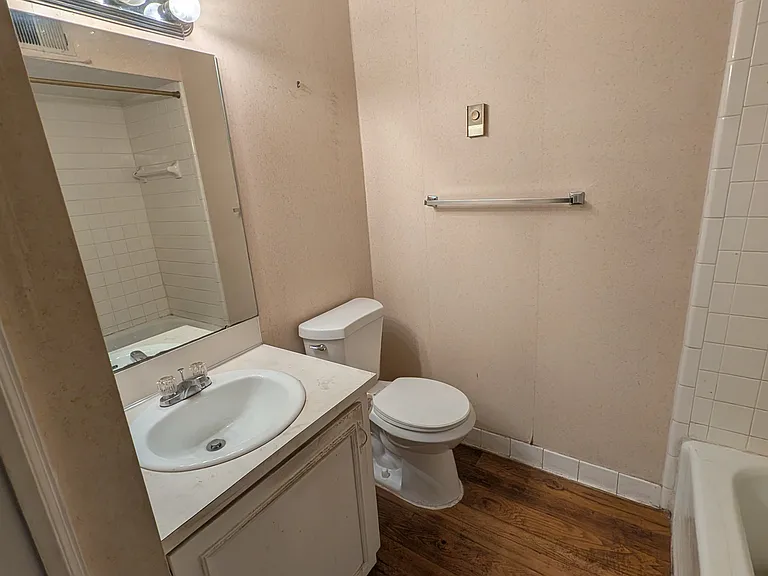 4705 20th Ave #6 — Photo 2