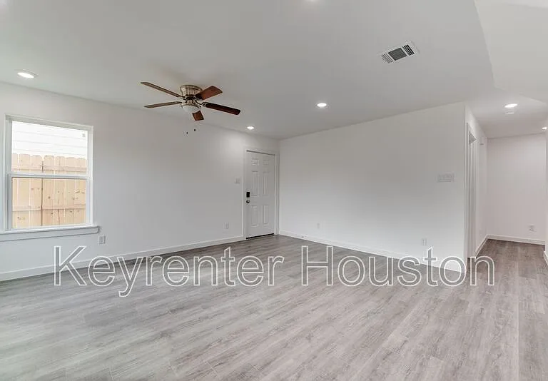 8126 Sterlingshire St #B — Photo 8