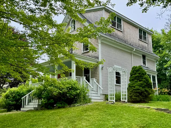 18 Grove Street, Camden, ME 04843