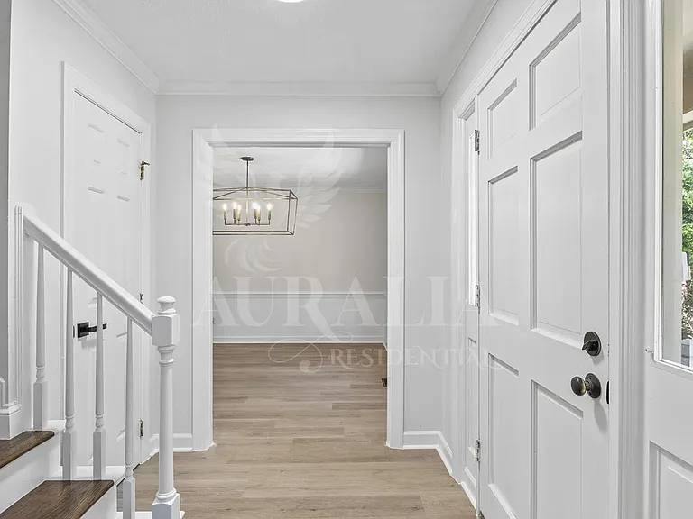 623 Elmwood Ct — Photo 16