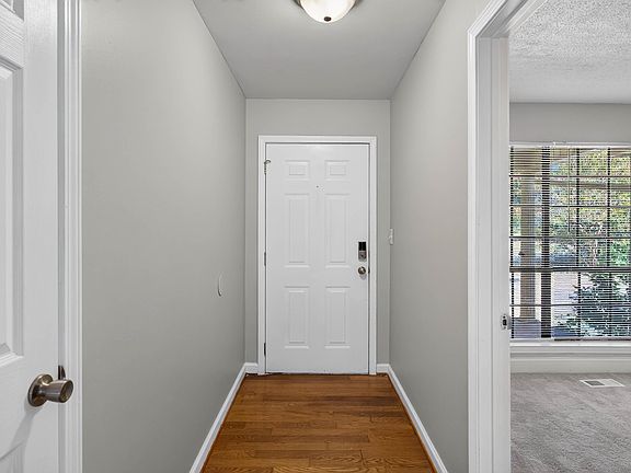 5th image of 1629 English Knoll Ln