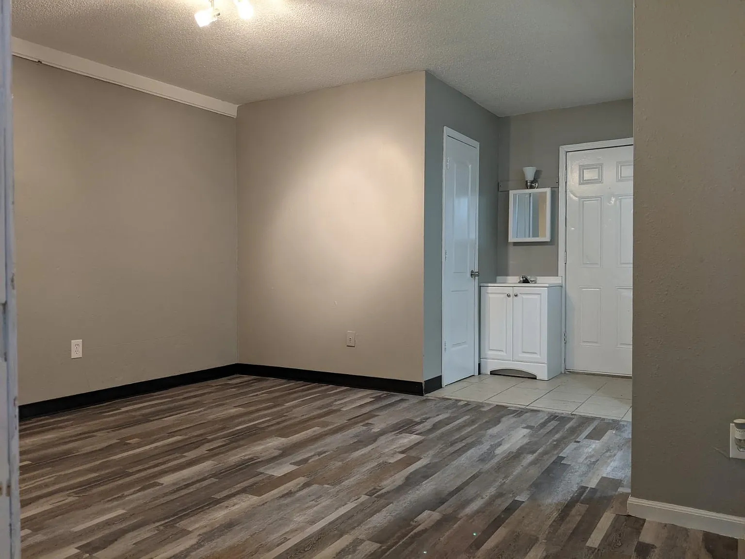 1 bed, 500 sqft, $600 — Photo 3