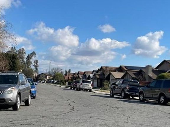 Exterior Neighborhood (street photo)