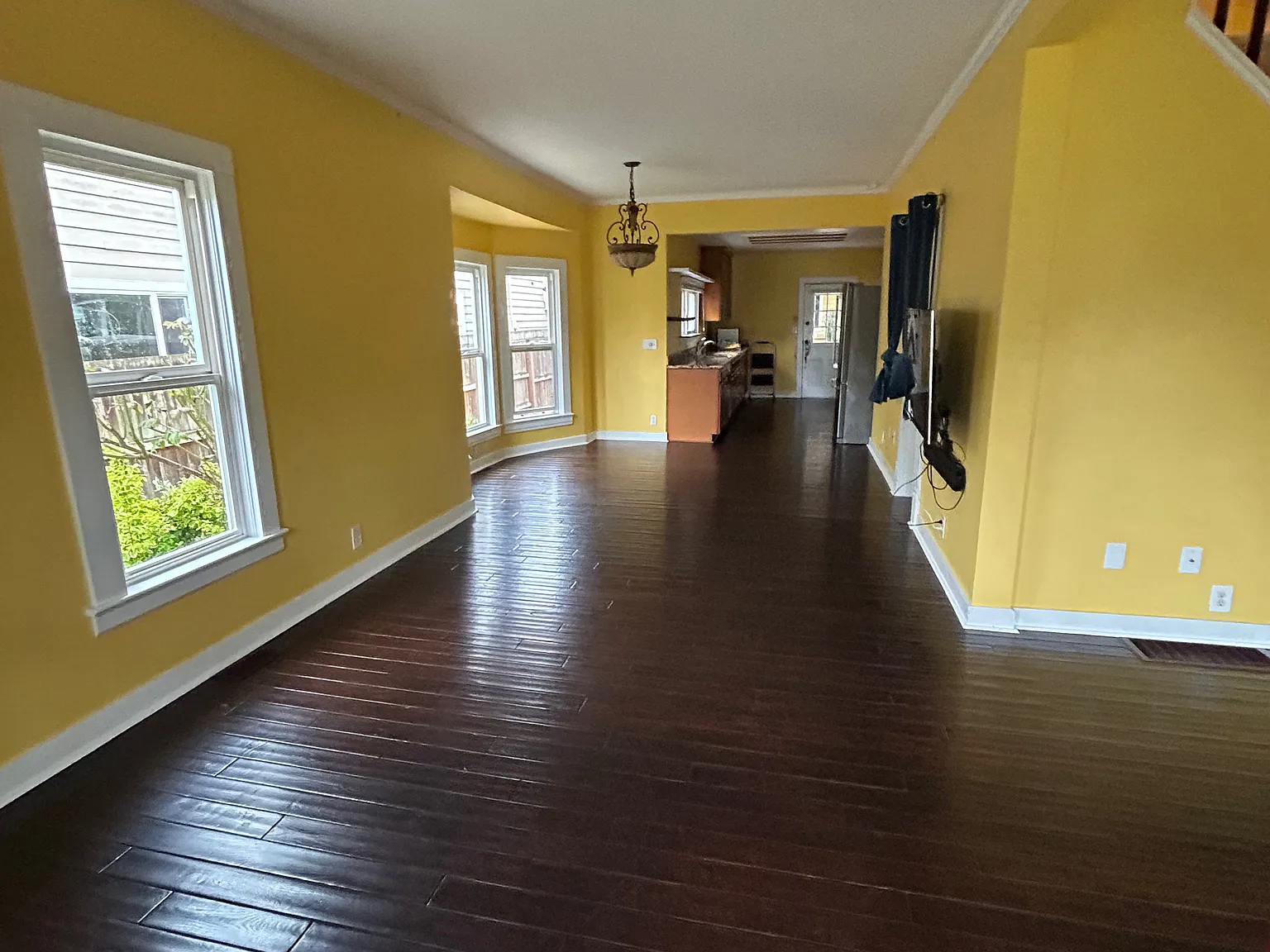 3 bed, 850 sqft, $3,200 — Photo 2