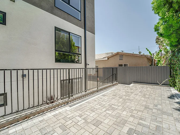1321 Bates Ave #1323 — Photo 58