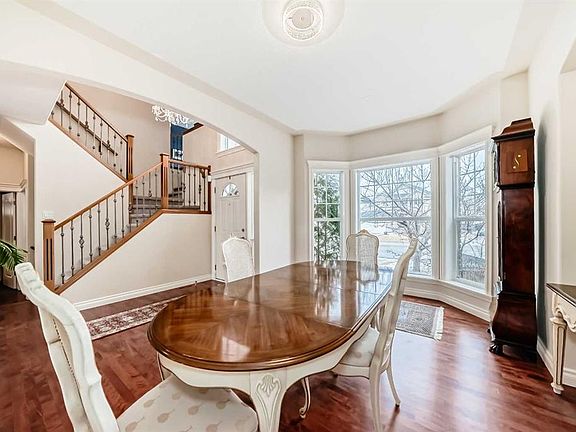 4th image of 68 N Strathlea Close SW