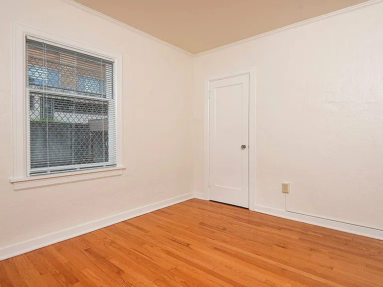 608 Belmont Ave E — Photo 18