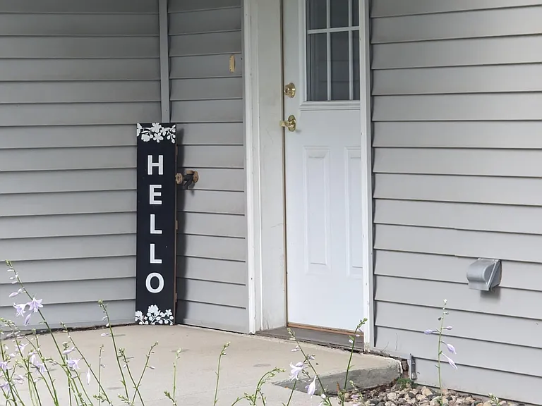 715 Lakeview Ave — Photo 2