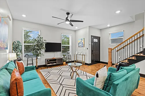 84 Green St Photo 1