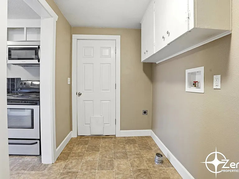1818 W 22nd St — Photo 13