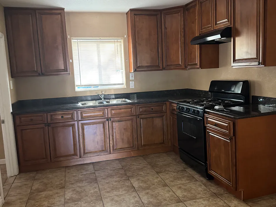 367 S Del Mar Ave