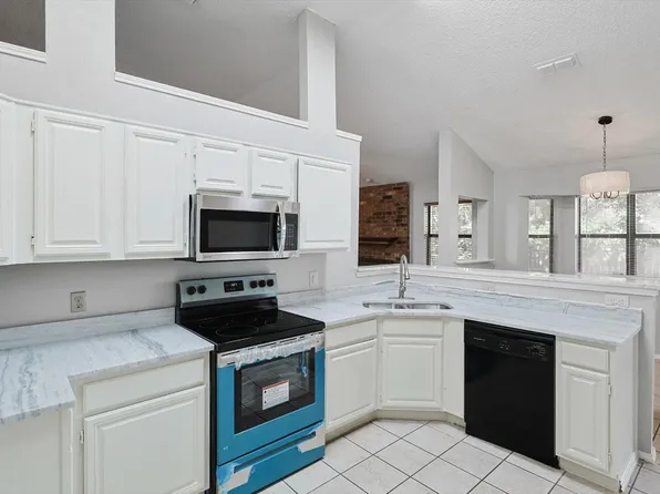 1317 Windy Meadows Dr, Burleson, TX 76028