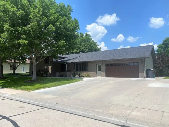 1609 Centennial Dr, McCook, NE 69001
