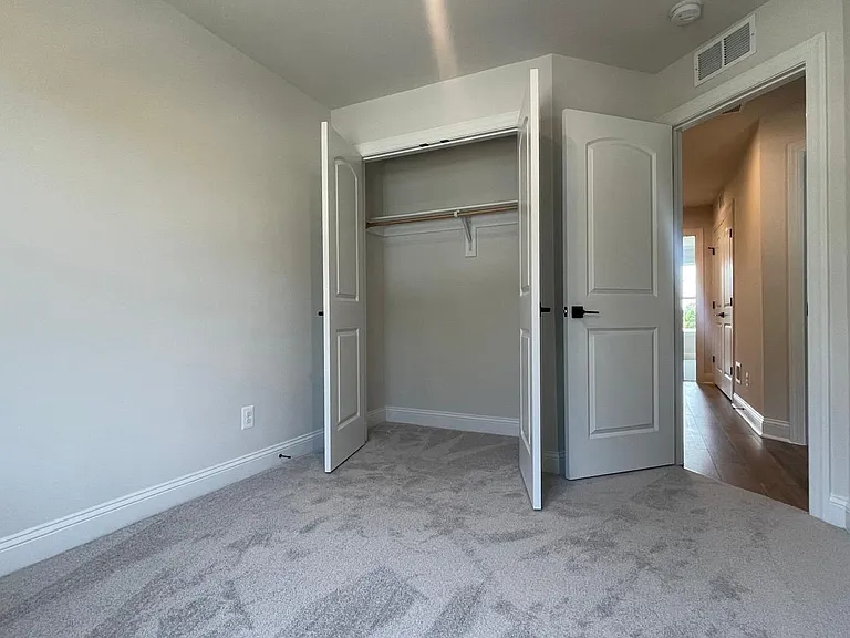 4006 Varick St — Photo 26
