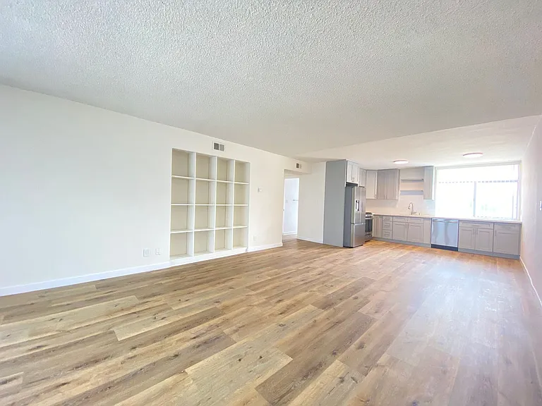 511 N Kenmore — Photo 4