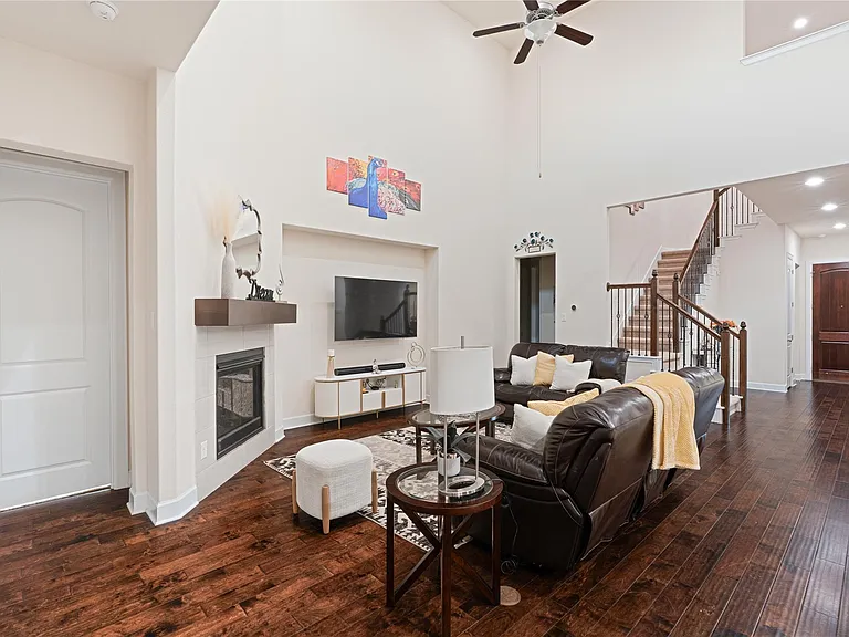 228 Lockhart Loop — Photo 10