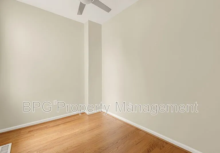 1027 7th St NE — Photo 15