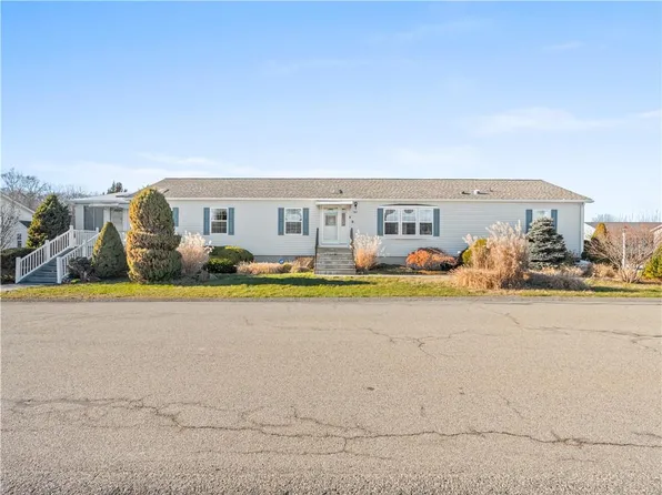 137 Lark Ln, Tiverton, RI 02878