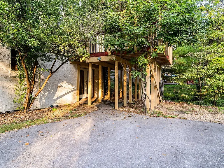 1315 Saturn Dr — Photo 34