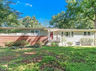 758 Long Hill Rd, Gillette, NJ 07933