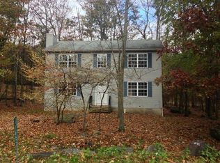 1195 Hunters Woods Dr, East Stroudsburg, PA 18301