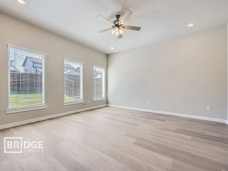 921 Jacquelyne Dr — Photo 4
