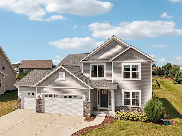 74 Weston Ridge Rd, Oconomowoc, WI 53066