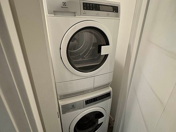 5th image of 65 Seaman Ave APT 1J