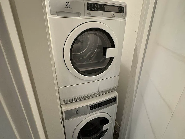65 Seaman Ave #1J — Photo 5