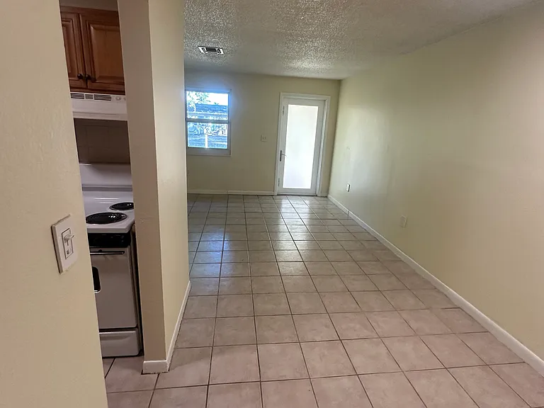 4615 SW 32nd Ave #3 — Photo 2