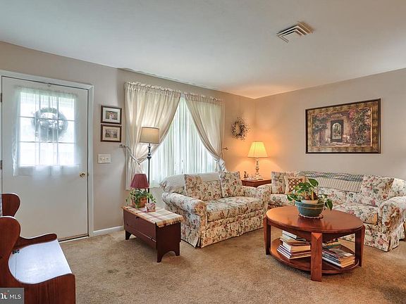 5th image of 728 Suzanne Dr