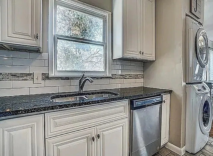 1011 Lombrano St — Photo 10