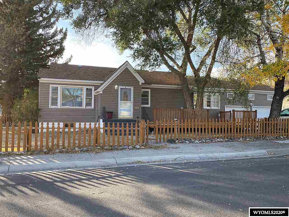 1st image of 606 N 1st St