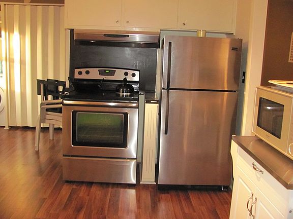 2nd image of 702 S Taylor Dr