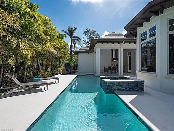 3rd image of 590 Palm Cir E